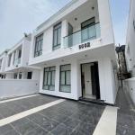 5 BEDROOM FULLY DETACHED DUPLEX
