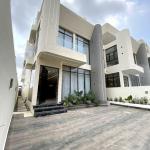 LUXURIOUSLY FINISHED 5 BEDROOM DUPLEX