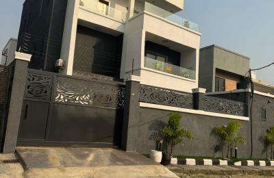 5 BEDROOM  FULLY DETACHED DUPLEX