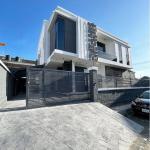 LUXURY 5 BEDROOM FULLY DETACHED DUPLEX